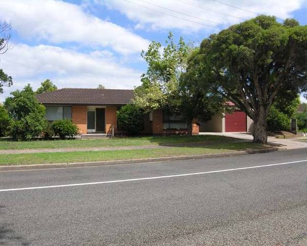 SUPERBLY LOCATED HOME ON A COMPACT BLOCK IN EAST SALE Picture 1