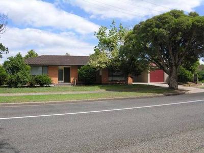 SUPERBLY LOCATED HOME ON A COMPACT BLOCK IN EAST SALE Picture SUPERBLY LOCATED HOME ON A COMPACT BLOCK IN EAST SALE Picture