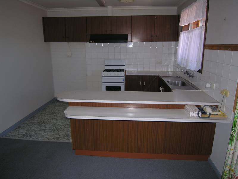 Spacious 2 Bedroom Unit Picture 2