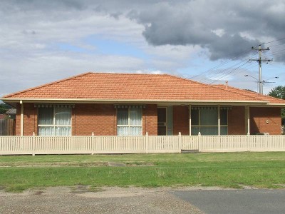 Immaculate 3 bedroom Unit Picture Immaculate 3 bedroom Unit Picture