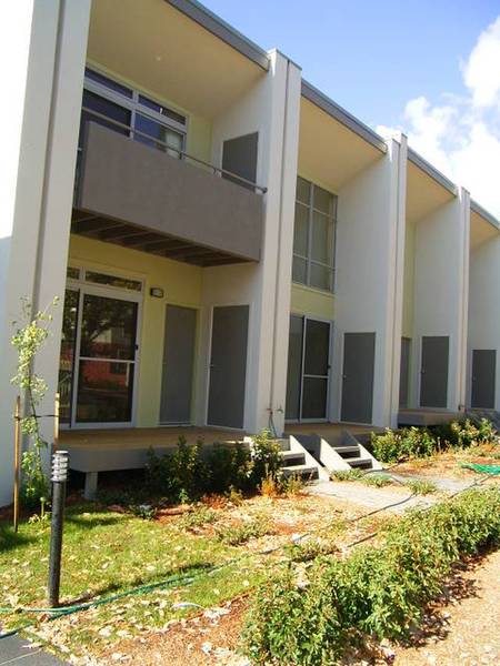 STUNNING AND CONTEMPORARY Picture 1