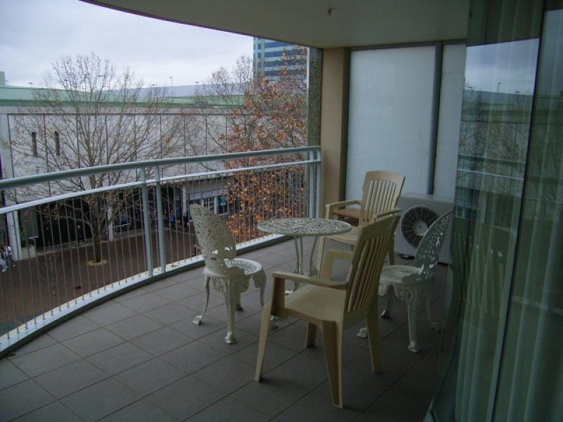 FULLY FURNISHED & EQUIPPED Picture 3