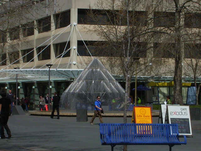 FULLY FURNISHED & EQUIPPED Picture 2