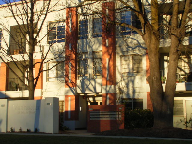 Manhatten Park - Executive Apartment Picture 1