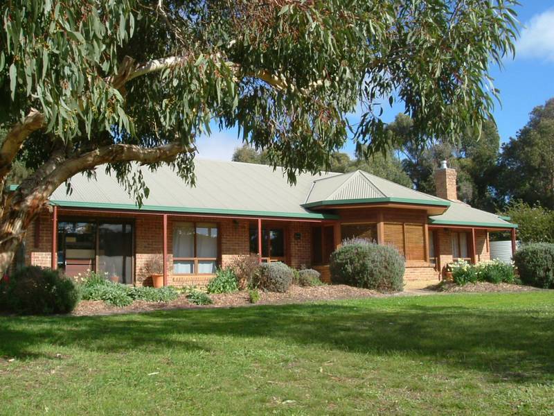 ROSEBANK FARM - 13.4HA (33 ACRES APPROX) LARGE SPRING FED DAMS Picture 1