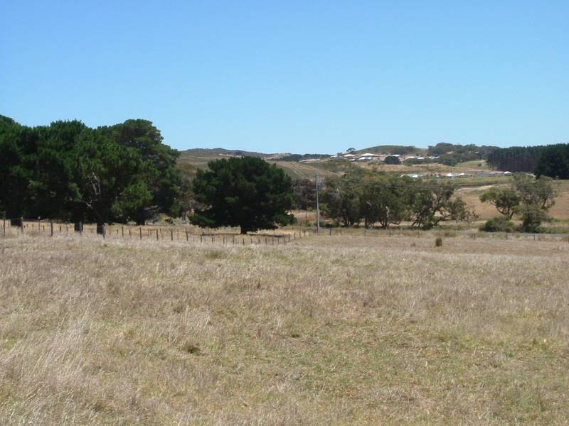 VENDOR'S
INSTRUCTIONS ARE TO SELL! Picture 1