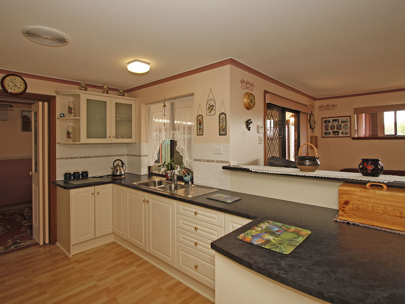 IMMACULATE PRESENTATION Picture 2