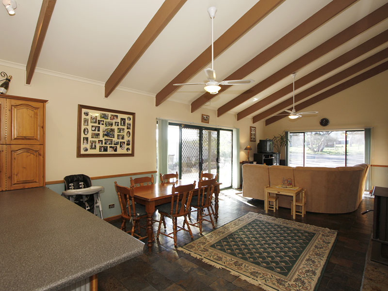 Spacious Two Storey Family Home Picture 3