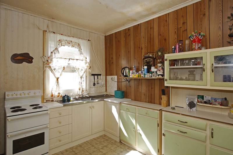 "Under Instructions From Australian Executor Trustees LTD" Picture 2