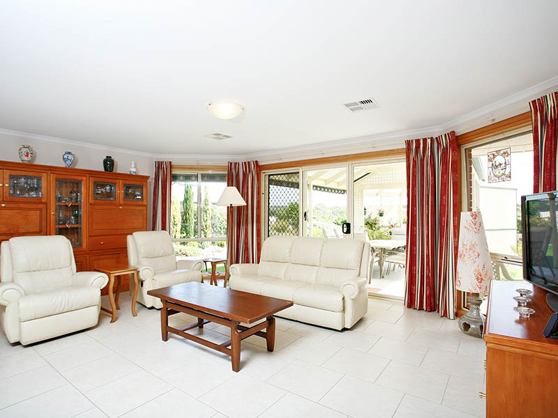 Absolutely Immaculate!! Picture 3