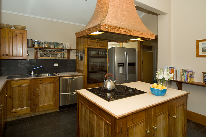 STUNNING FAMILY HOME Picture 3