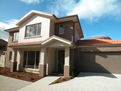 Immaculate Townhouse in Leafy Mont Albert Picture