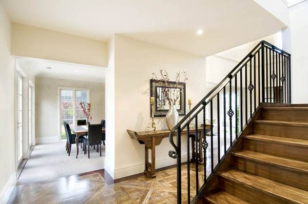 HIGH SOCIETY Picture 3