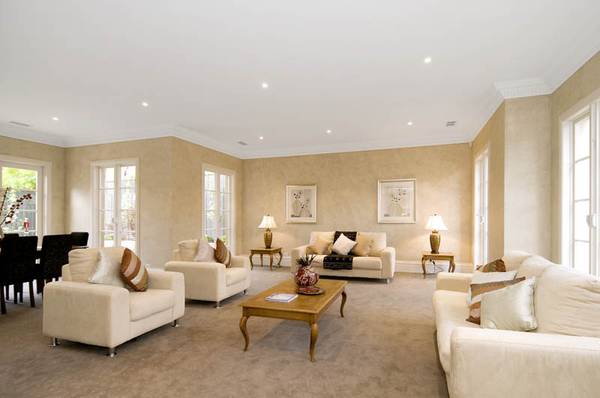 HIGH SOCIETY Picture 2