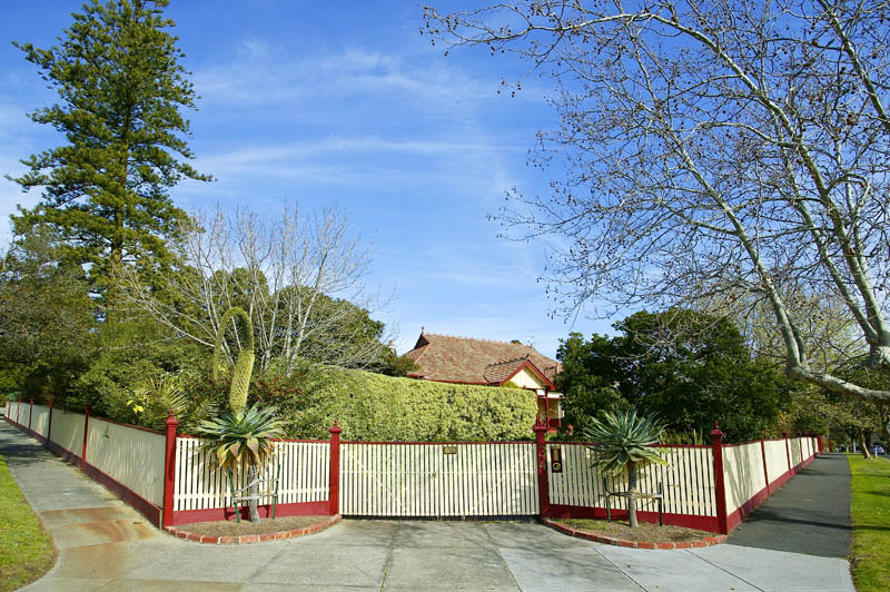 CORNER LOCATION - Approx. 3061m2
GRACE,SPACE & HISTORY Picture 3