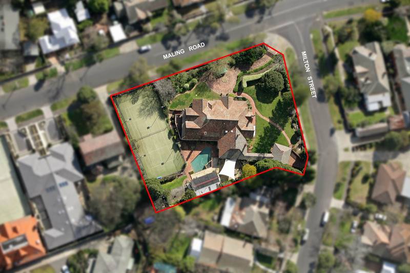 CORNER LOCATION - Approx. 3061m2
GRACE,SPACE & HISTORY Picture 1