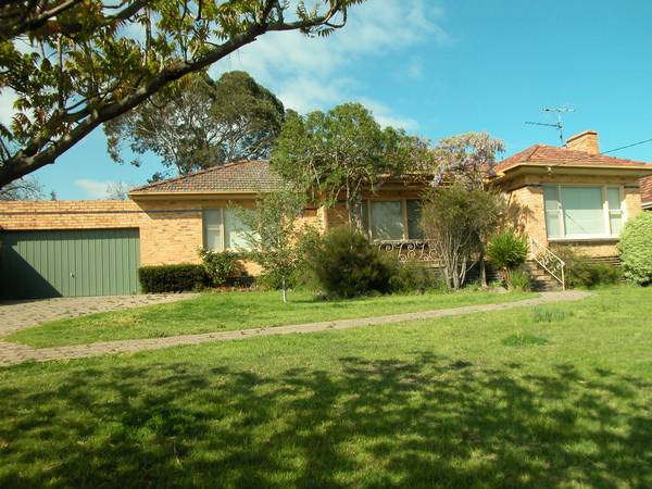 PHOTO ID RQUIRED FOR ALL INSPECTIONS - PARTIALLY FURNISHED 3 BEDROOM HOME IN THE BALWYN HIGH SCHOOL ZONE. Picture