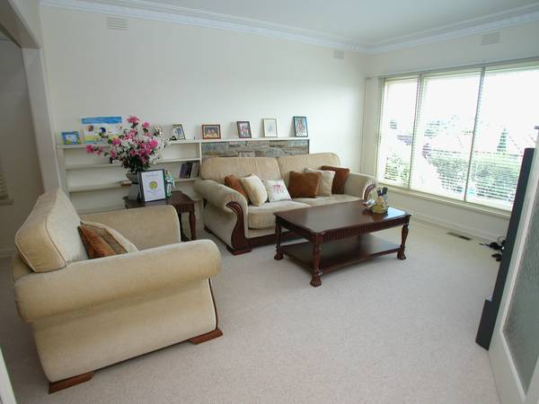 PHOTO ID RQUIRED FOR ALL INSPECTIONS - PARTIALLY FURNISHED 3 BEDROOM HOME IN THE BALWYN HIGH SCHOOL ZONE. Picture