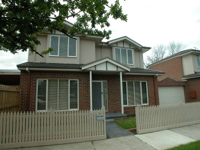 3 BEDROOM TOWNHOUSE IN CLOSE TO DEAKIN UNIVERSITY Picture