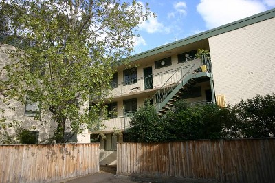 SWIMMING POOL & GREAT SHOPPING PRECINCT!! Picture SWIMMING POOL & GREAT SHOPPING PRECINCT!! Picture