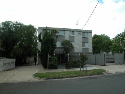 NEAT TWO BEDROOM APARTMENT IN SOUGHT AFTER AREA Picture
