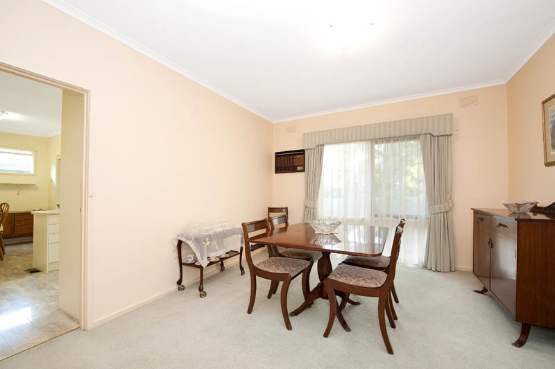 Spacious - Single Level! Picture 3