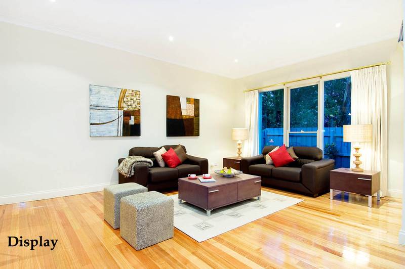 Immaculate Triple Storey Townhouse Picture 3