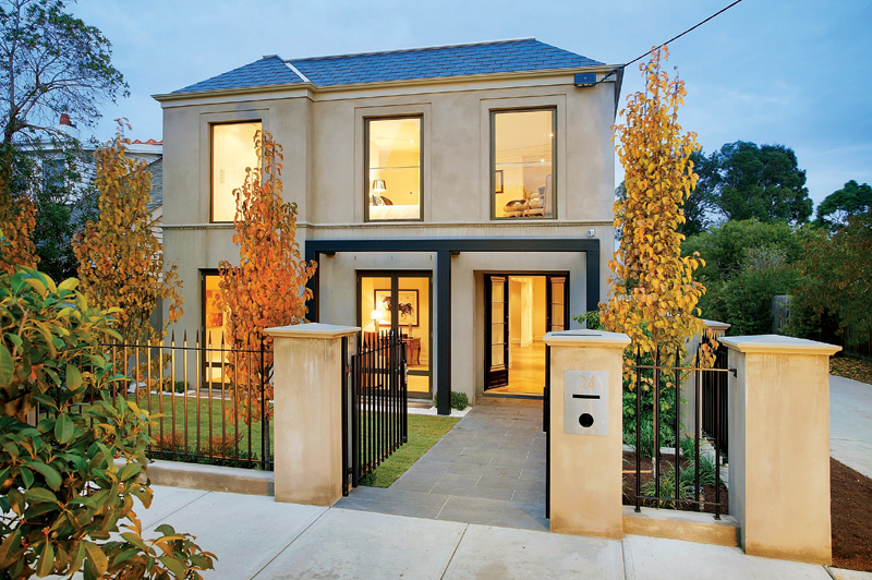 LUXURY FAMILY LIVING Picture 1