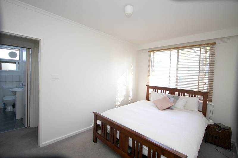 Renovated Apartment In Great Hawthorn Location! Picture