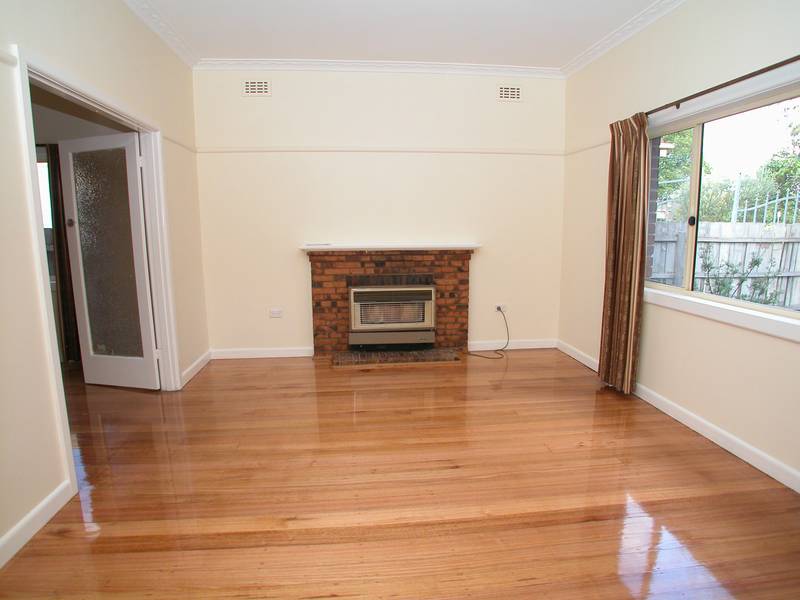 PHOTO ID REQUIRED FOR ALL INSPECTIONS - Charming Renovated Home Picture 3