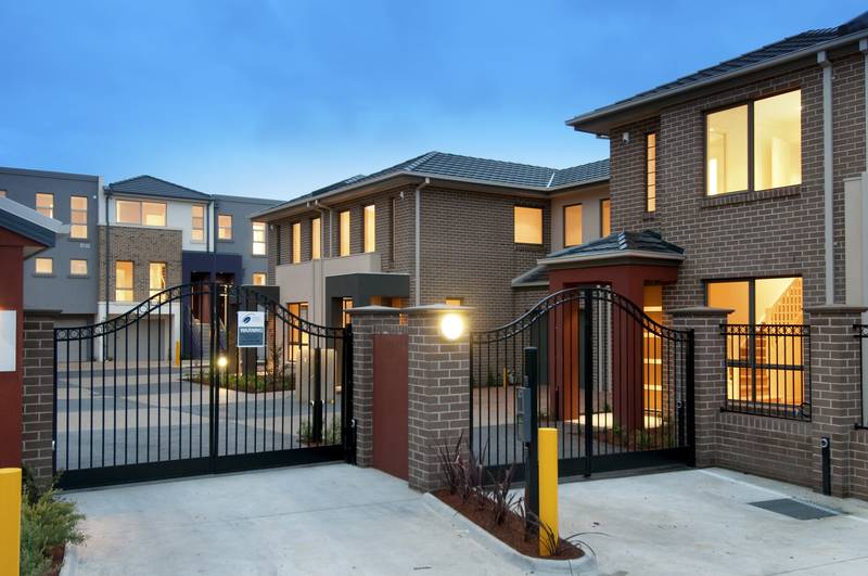 BRAND NEW TOWNHOUSE Picture 1