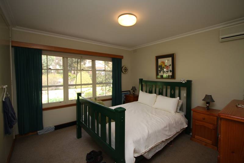 Charasmatic 2 bedroom unit Picture 3