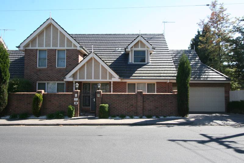 Close to All Amenities - Spacious Townhouse Picture 1