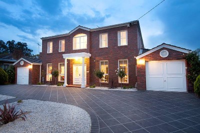 THE ENTERTAINER Picture