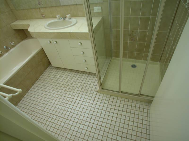 PHOTO ID REQUIRED FOR ALL INSPECTIONS - Three Bedroom Family Home In Great Location Picture 2