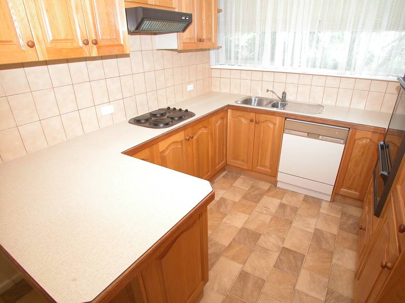 PHOTO ID REQUIRED FOR ALL INSPECTIONS - Three Bedroom Family Home In Great Location Picture 1
