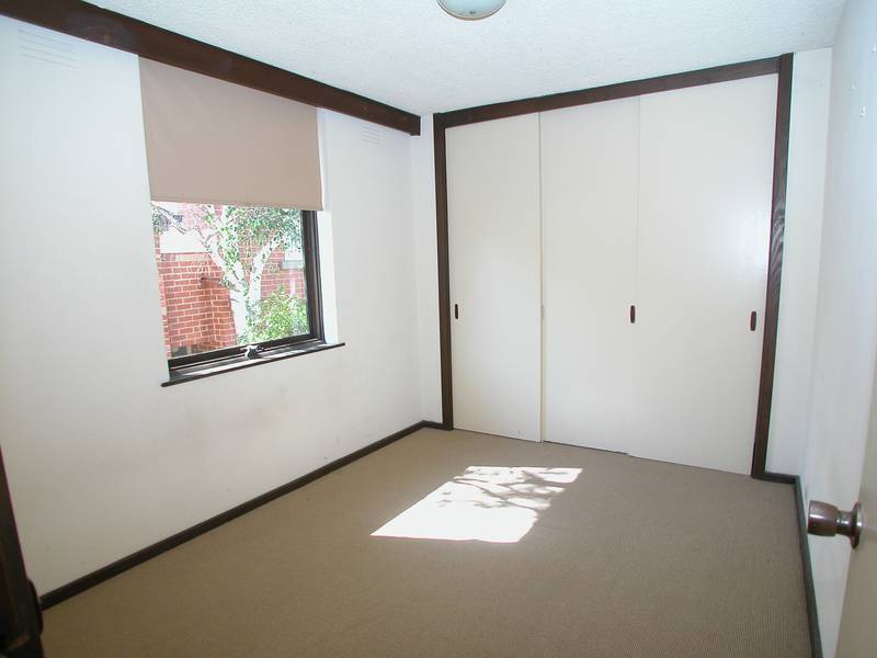 PHOTO ID REQUIRED FOR ALL INSPECTIONS - Delightful Hawthorn - Large One Bedroom Apartment Picture 3