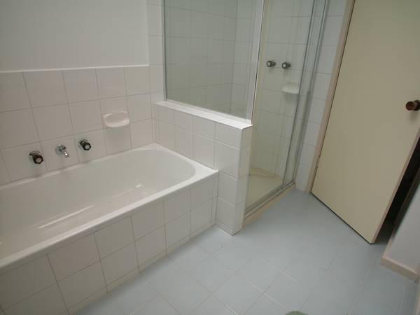 TWO BEDROOM TOWNHOUSE Picture 3