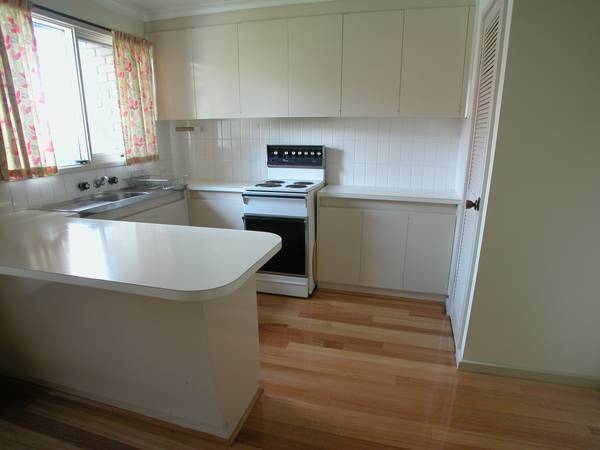 TWO BEDROOM TOWNHOUSE Picture 2