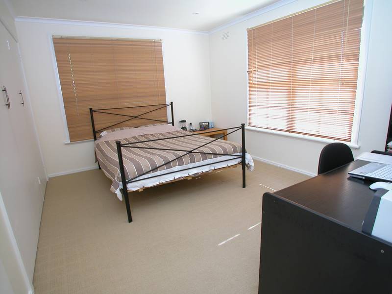 TWO BEDROOM UNIT IN LEAFY MONT ALBERT Picture 3