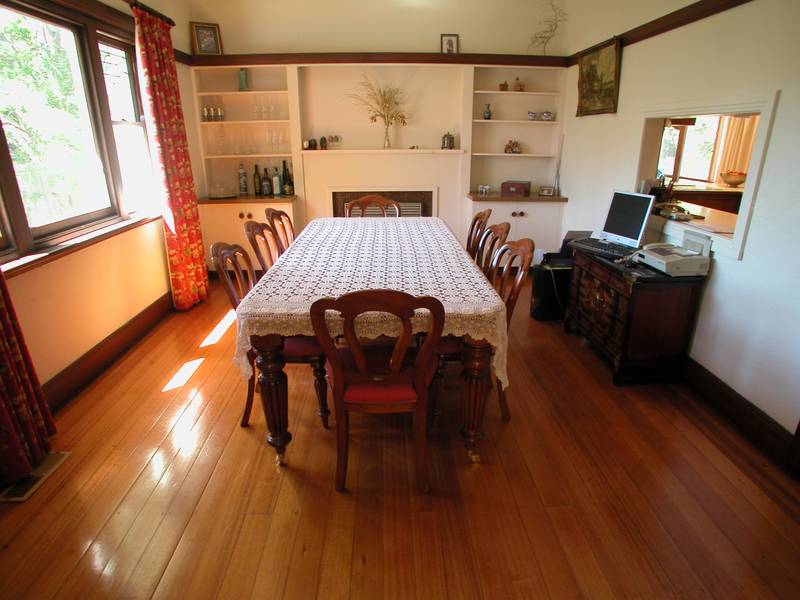 PHOTO ID REQUIRED FOR ALL INSPECTIONS- 6 MONTH LEASE ONLY - Modern Comfort with Character & Charm Picture 3