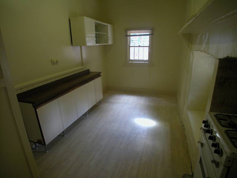 Two Bedrooms in Box Hill Picture 3