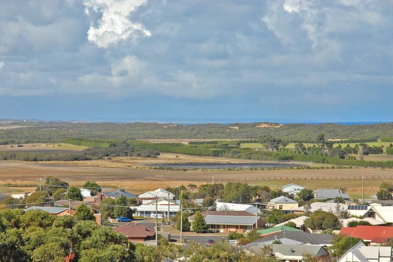 DRASTICALLY REDUCED FOR IMMEDIATE SALE Picture 3