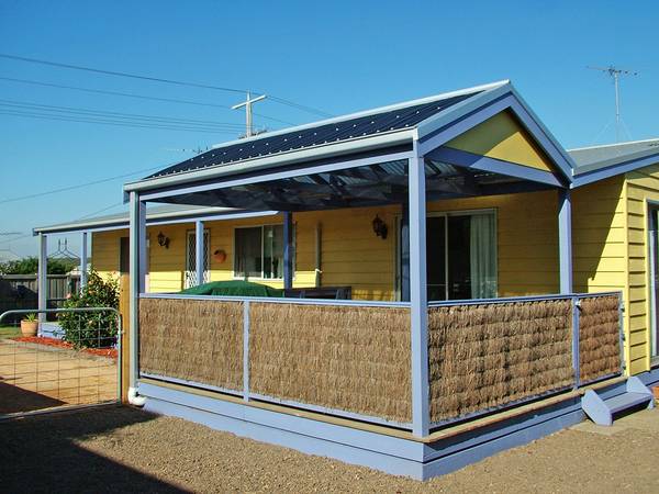 BRIGHT n BEACHY BONNY HOME Picture 1