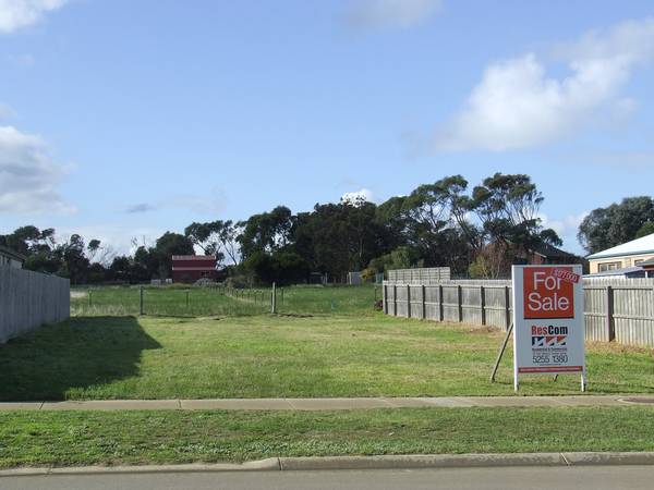 MUST BE SOLD - ALL OFFERS CONSIDERED Picture 1