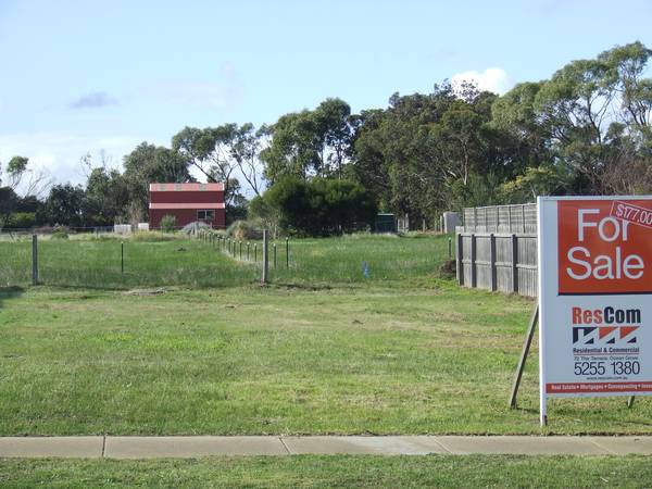 MUST BE SOLD - ALL OFFERS CONSIDERED Picture 2