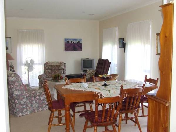 HOLIDAY AVENUE2 Picture 3