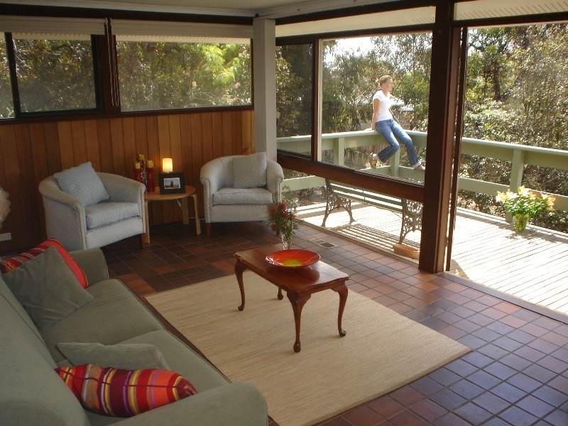 HOLIDAY STAFFORD Picture 1