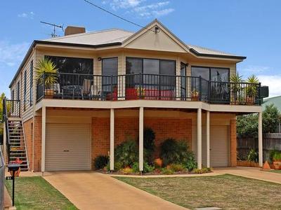 VISTAS OF THE 5TH GREEN PLUS THE BAY Picture