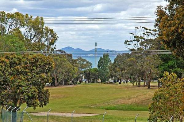 VISTAS OF THE 5TH GREEN PLUS THE BAY Picture 2
